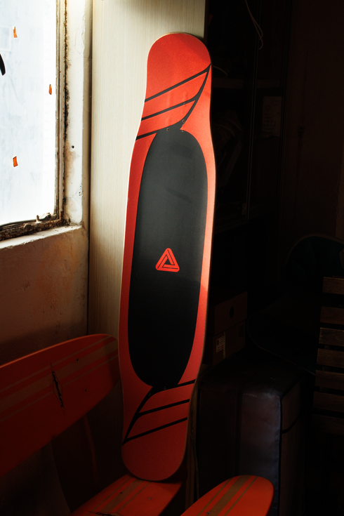 Nothing But Free - Freestyle Deck(Black/Red) 43.5"