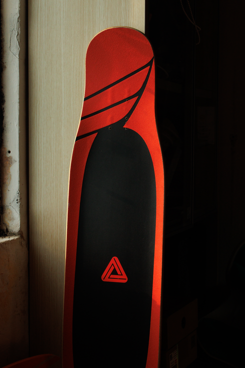 Nothing But Free - Freestyle Deck(Black/Red) 43.5"